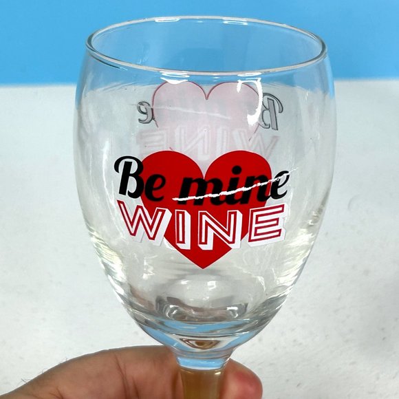 NEW Set of 2 BE MINE WINE Valentine's‎ Day 10 Oz Wine Glasses Glass - Picture 2 of 4